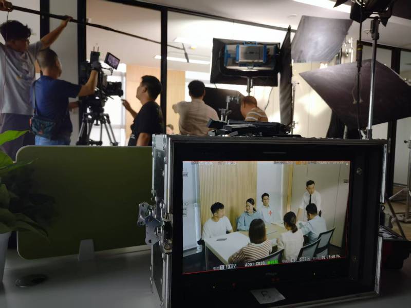 南宁TVC拍摄公司：科技产品视觉化大师，诠释未来感与功能美学